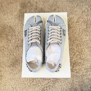 Maison Margiela Tabi Embroidered Low-Top Sneakers – Split Toe